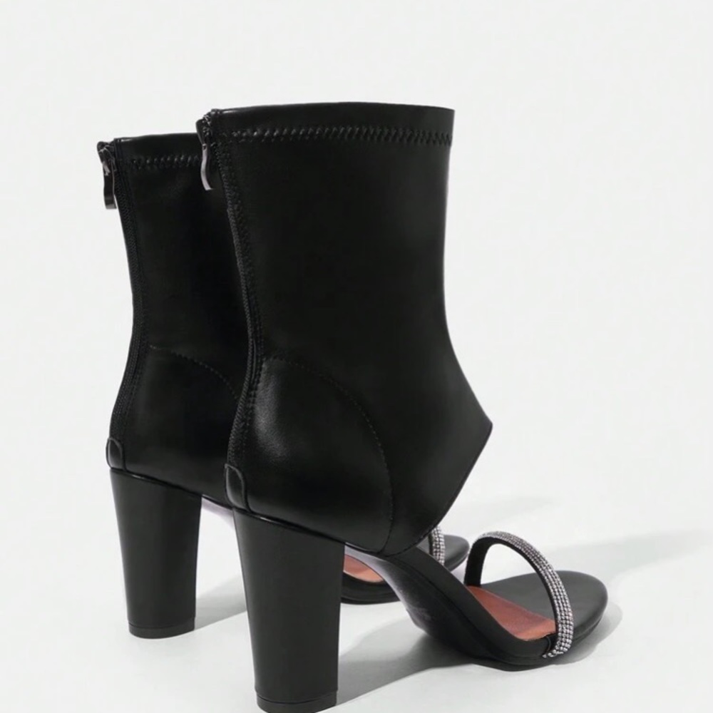 Elegant Black Heeled Boots - Picture 2 of 5